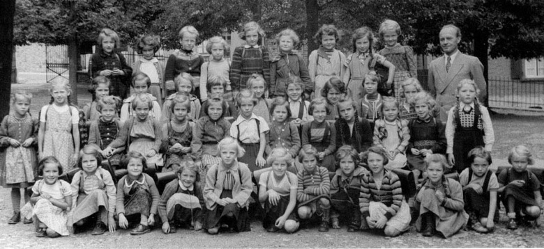 Schlerinnen Oberursel Schule Mitte Schulanfnger-Klasse 1953